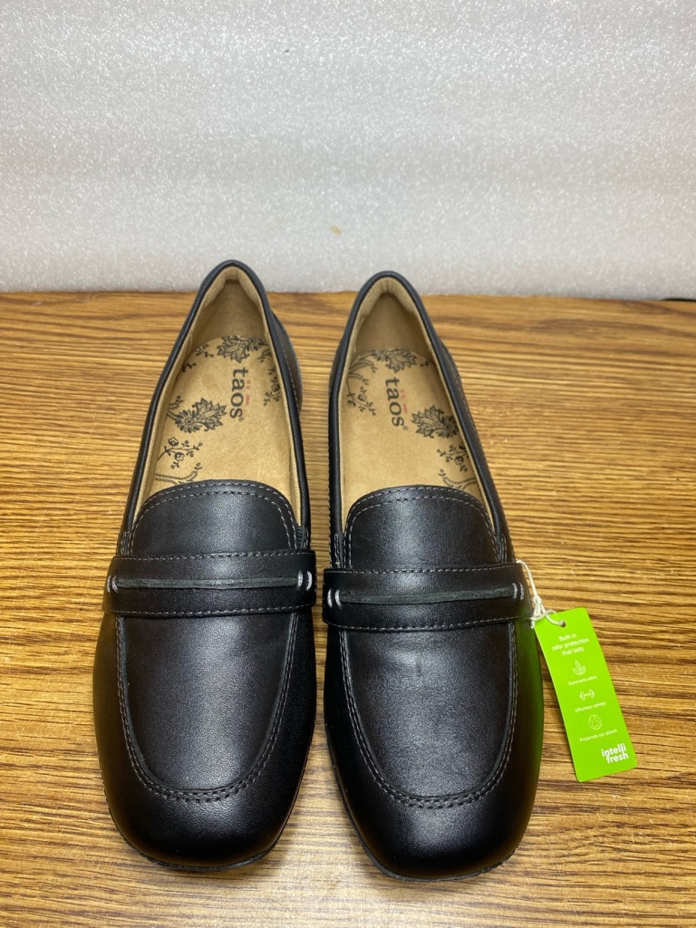 Taos Footwear Black Leather Penny Loafers women’s size 6.5